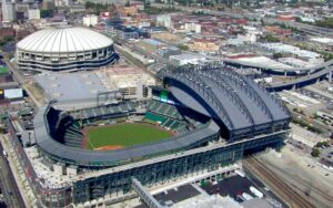 幸福列车,穿梭山间,共赏,新葡京,新葡京app,新葡京娱乐,新普京赌场