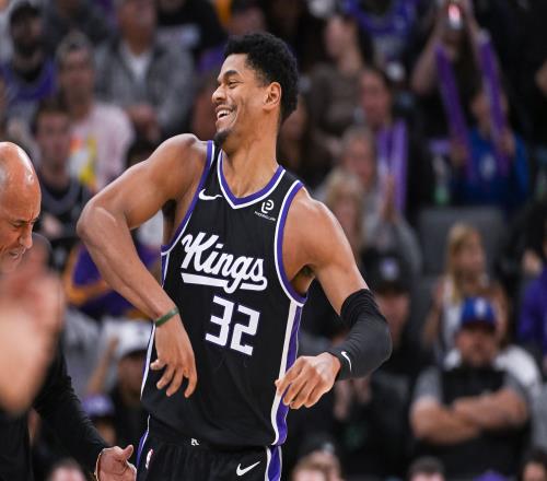 洛夫顿受伤,离场,上海男篮面,新葡京,新葡京app,新葡京娱乐,新普京赌场